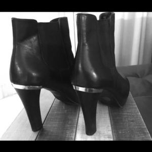 ME TOO - Lazara Boots w/Silver Detail